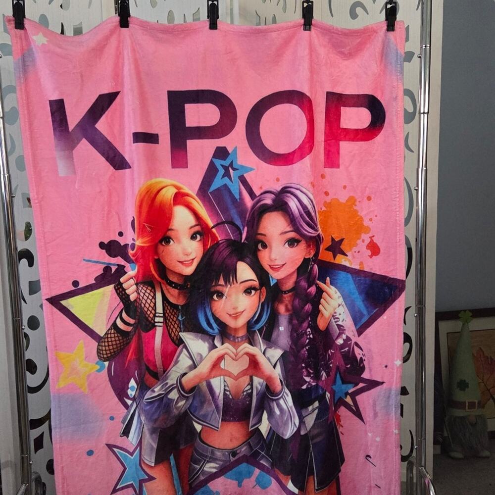 K-POP Blanket K-Pop Girls Pink Throw Blanket 40x50 Anime Style New Without Tags